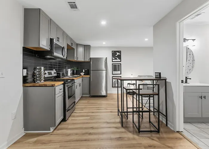 Chic 1Br Oasis Ideal Retreat Near Six Flags
